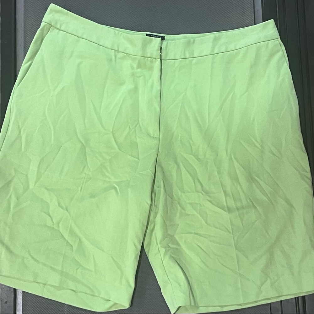 IZOD golf shorts - size 16